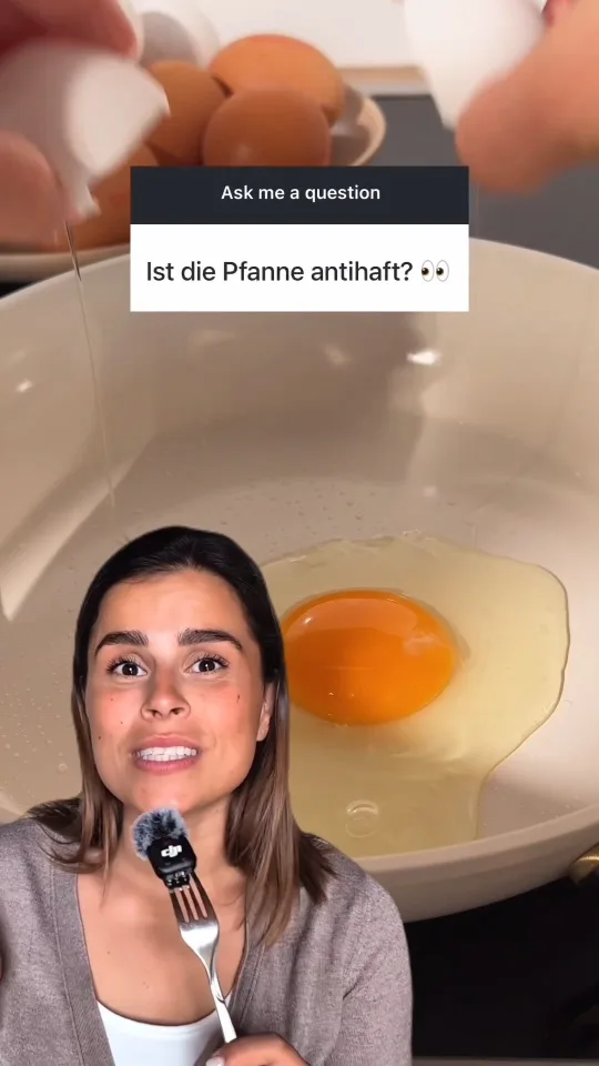 UGC ad for a cookware brand: creator answering "Ist die Pfanne antihaft?" next to an egg frying in the pan