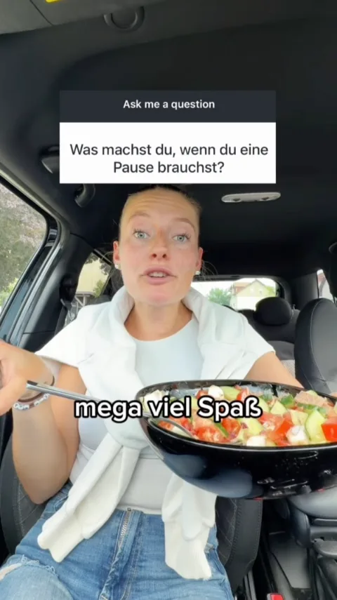 Winning original German UGC concept: a German creator answering a follower question in her car while eating a salad