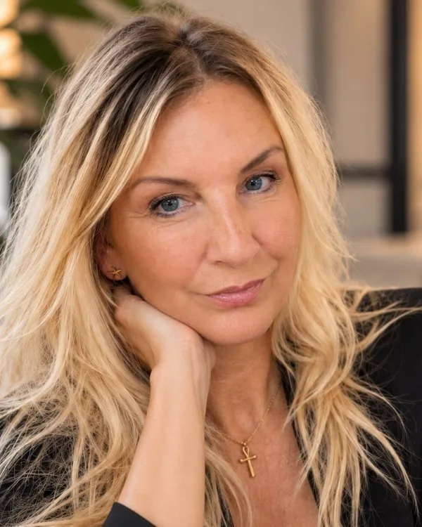 Anja, 56, German UGC creator - Best Ager