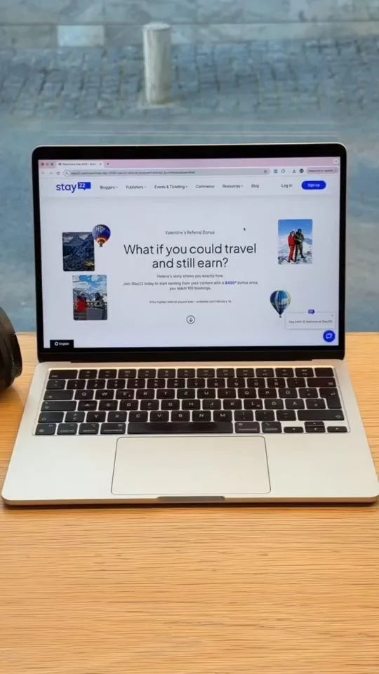 The same video: the creator shows the website on her laptop